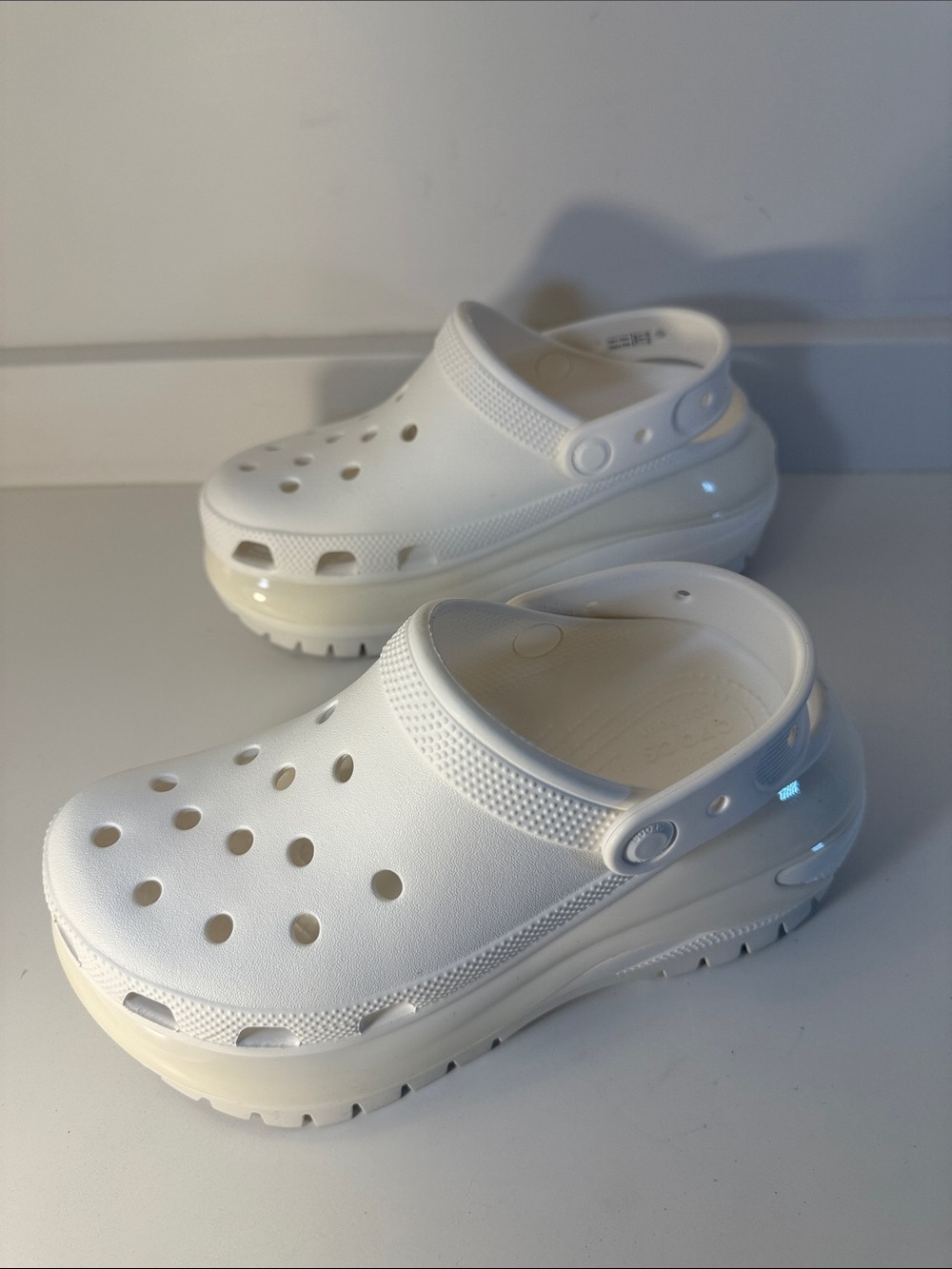 CROCS White Classic Mega Crush Clogs - Size 6 - Picture 5 of 11